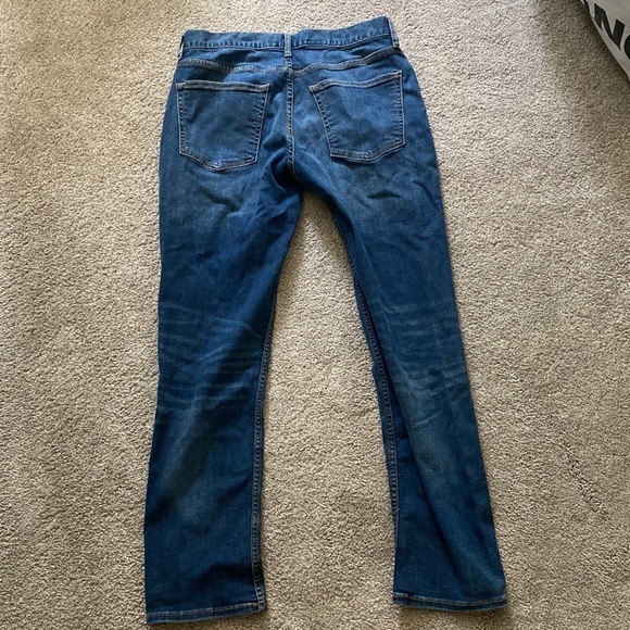 Old navy slim fit jeans size 31x30 great condition - Picture 3 of 3